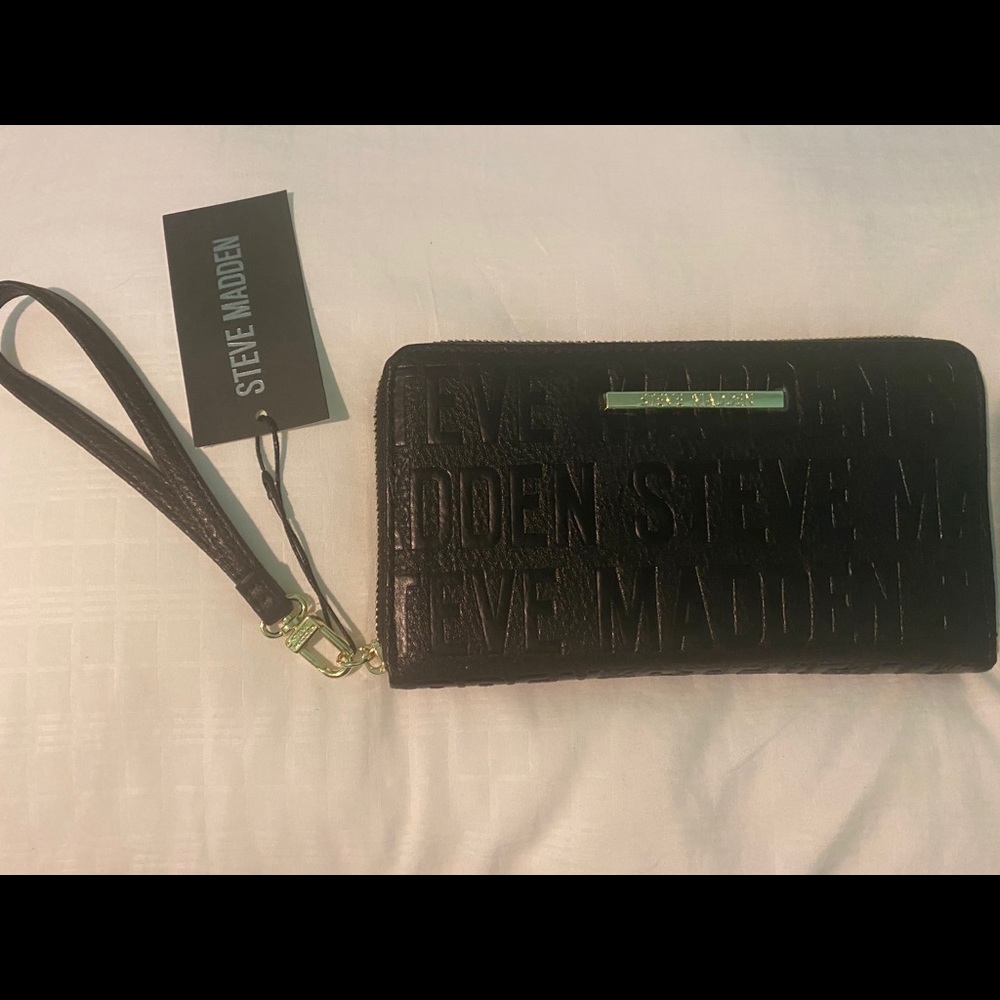 Steve Madden zip around wallet